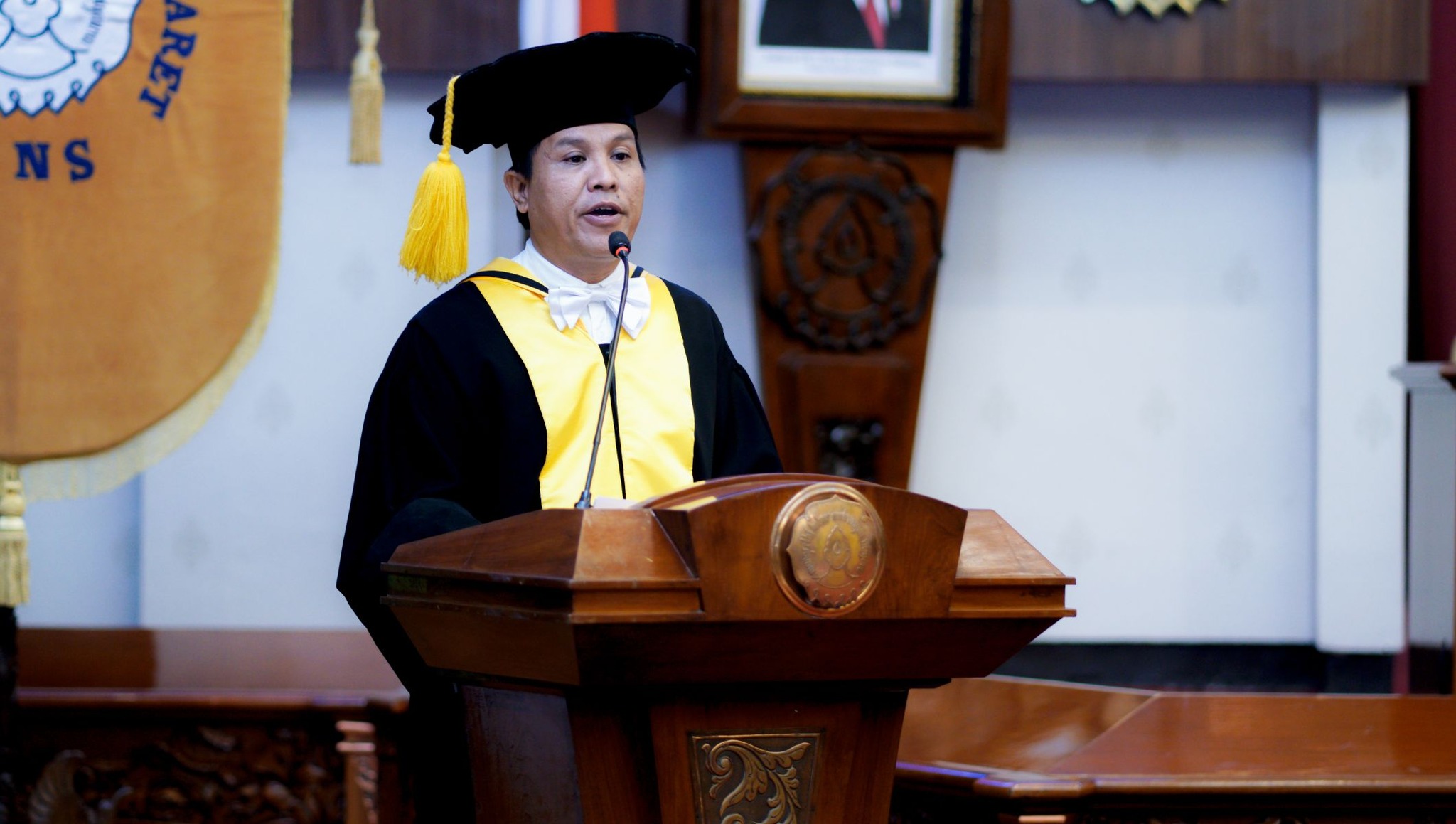Pengukuhan Guru Besar Universitas Sebelas Maret kepada Dr. Agus Riwanto